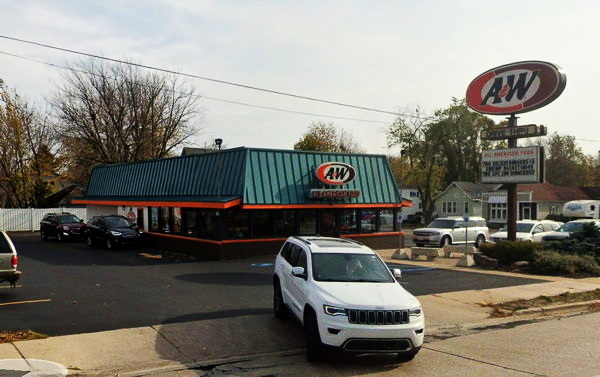 A&W Restaurant - Manistee - 133 Cypress St (newer photo)
